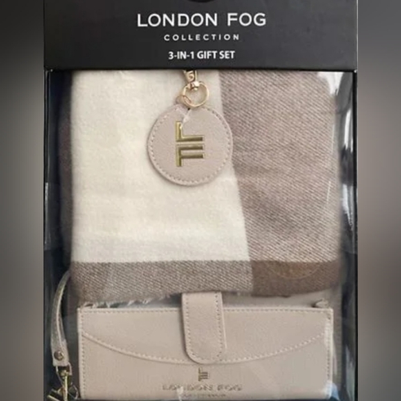 London Fog Accessories - London Fog Beige and Cream 3 In 1 Scarf Set